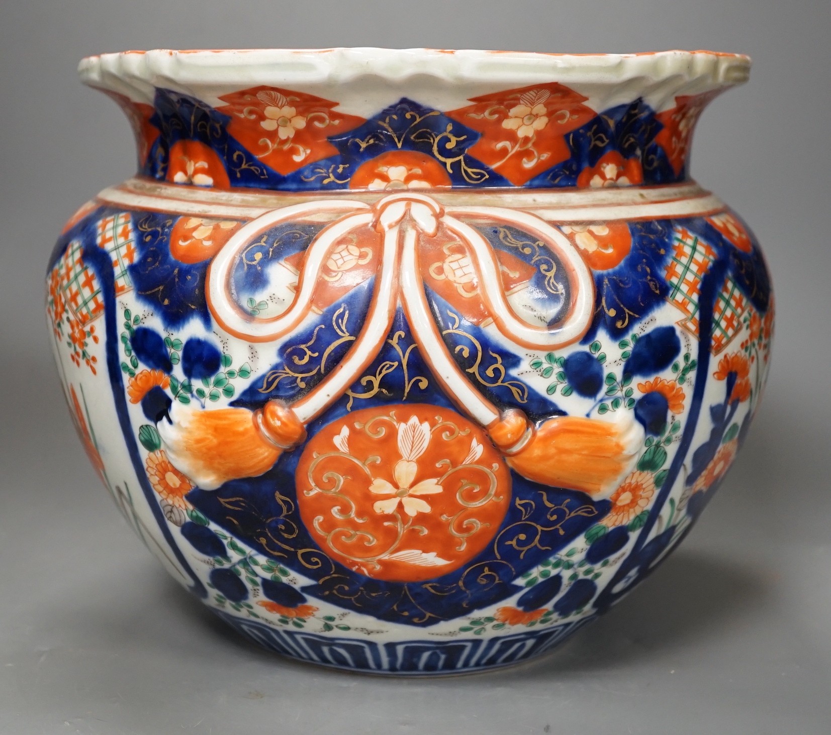 A late 19th century Japanese Imari jardiniere, 23cm